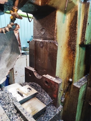 Вертикально-фрезерный 6Т13