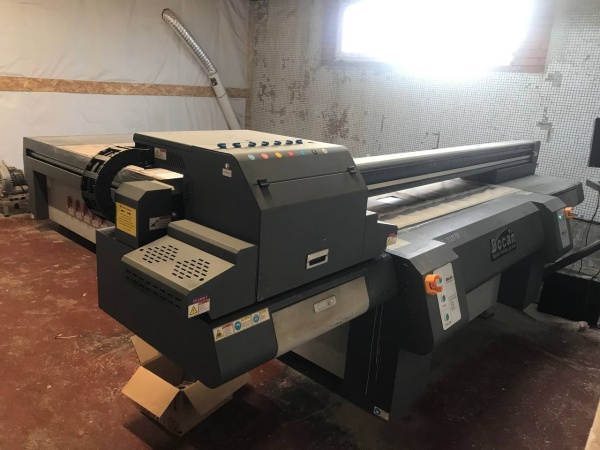 Ультрафиолетовый планшетный принтер Docan M10