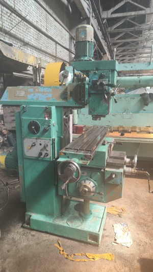 универсально-Фрезерный станок 6Т83Ш и 6Т80Ш исп. С218 92 г. стол увеличенный 1250х250 мм, как 6Д81Ш. Отличное состояние