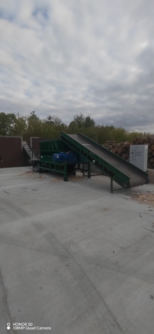 Шредер для измельчения деревянных отходов