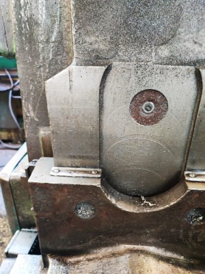 Вертикально-фрезерный станок 6Т12