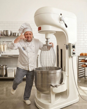 Взбиватель кондитерских смесей с дежой 100л