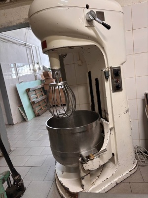 Взбиватель кондитерских смесей с дежой 100л