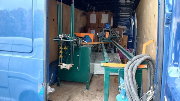 Станок по насечке пленки для производства ритуальной хвои