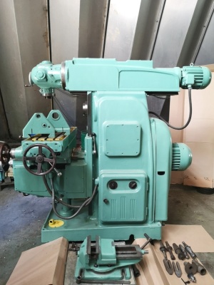 СТАНОК универсально-фрезерный 6М82Ш из НИИ с ОСНАСТКОЙ