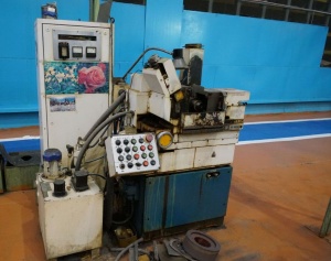 Бесцентрошлифовальный станок 3Е180В