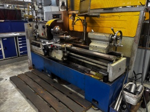 Токарно-винторезный станок Б16Д25