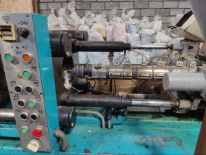 Термопластавтомат ДЕ 3330Ф1