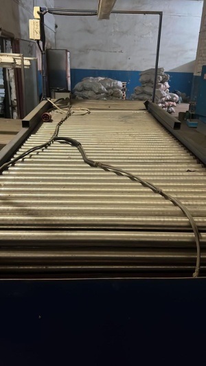 Роликовый конвейер для сортировки