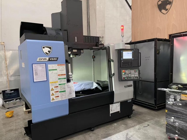 Фрезерный станок Doosan DNM 4505