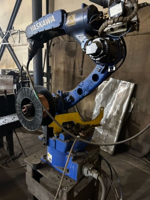 Сварочный робот Yaskawa AR 1440 с вращателем
