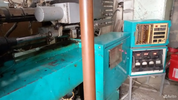 Термопластавтомат ДЕ 3330Ф1