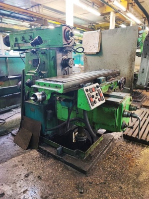 Широкоуниверсальный фрезерный 6Т83Ш