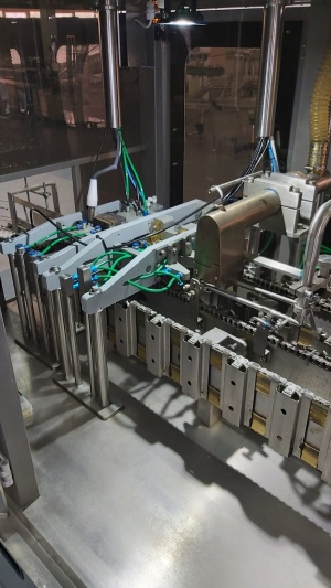 Автомат розлива и упаковки жидких продуктов в картонную упаковку типа PURE PAK «АЛЬТЕР- 04А 1500» с аппликатором крышки