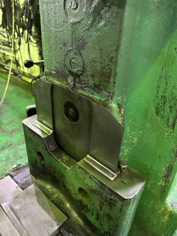 Вертикальный фрезерный станок 6р12