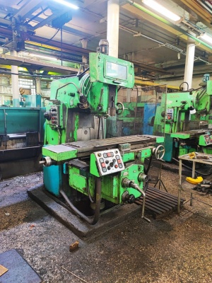 Вертикально-фрезерный станок 6Т12