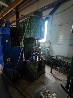 Пресс гидравлический одностоечный п6330