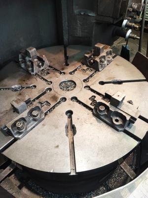 Токарно-карусельный станок 1516