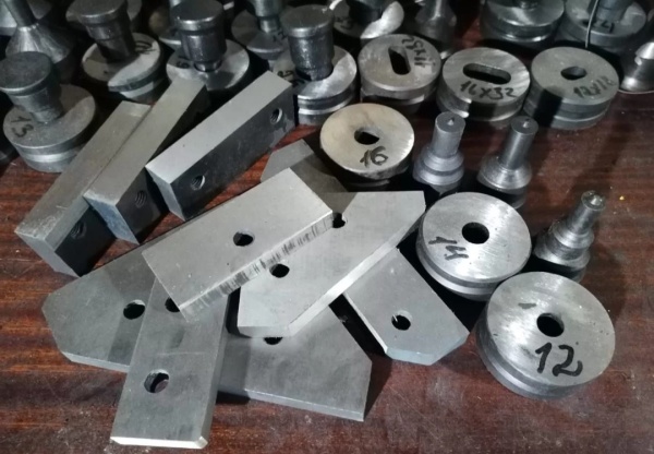 Пробойники для отверстий, пуансоны, матрицы и ножи
