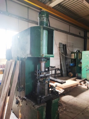 Пресс гидравлический одностоечный п6324б