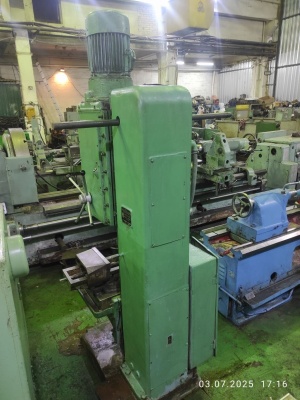 Вертикальный сверлильный станок 2н135