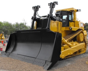 Ножи отвалов и другие запчасти бульдозеров Caterpillar D10