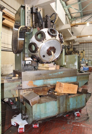 Вертикально-фрезерный станок МА-655А8