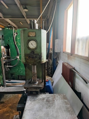 Пресс гидравлический одностоечный п6324