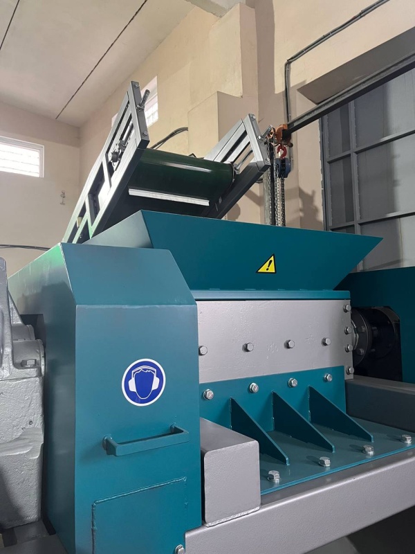 Шредер двухвальный для макулатуры, картона