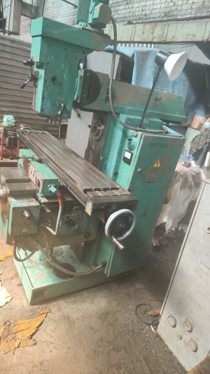 универсально-Фрезерный станок 6Т83Ш и 6Т80Ш исп. С218 92 г. стол увеличенный 1250х250 мм, как 6Д81Ш. Отличное состояние