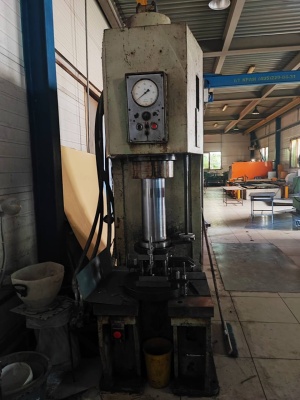 Пресс гидравлический одностоечный П6330