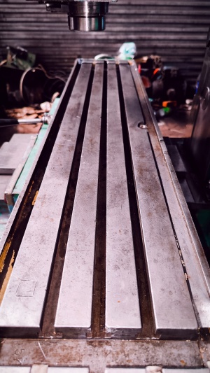 универсально-Фрезерный станок 6Т83Ш и 6Т80Ш исп. С218 92 г. стол увеличенный 1250х250 мм, как 6Д81Ш. Отличное состояние