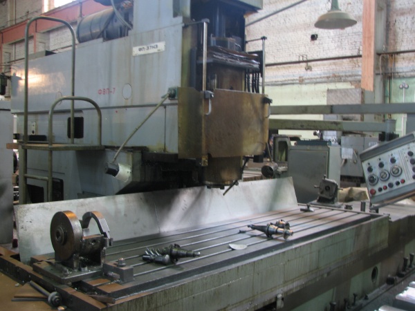 Вертикально-фрезерный станок с ЧПФУ ФП37Н3