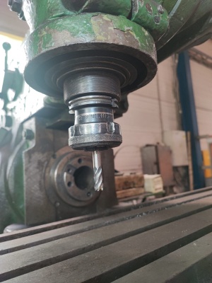 Широкоуниверсальный фрезерный станок 6М82Ш