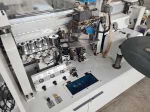 Кромкооблицовочный станок KDT KE 665jska