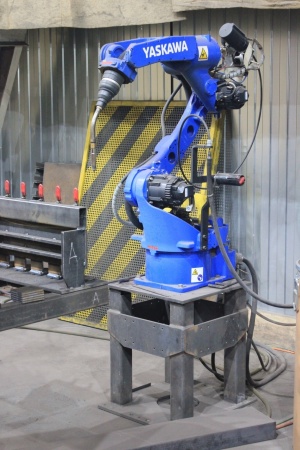 Сварочный робот Yaskawa AR 1440 с вращателем