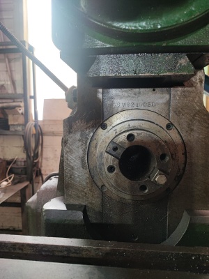 Широкоуниверсальный фрезерный станок 6М82Ш