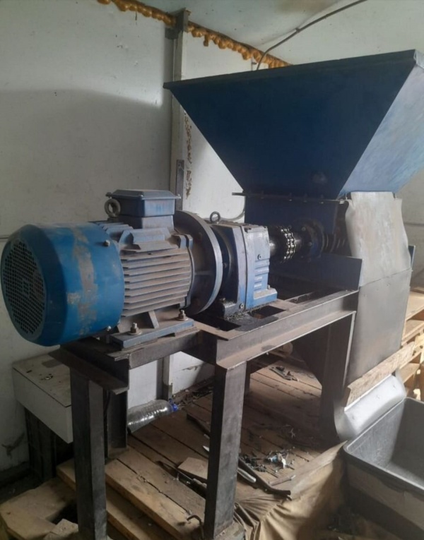 Одновальный измельчитель пластика