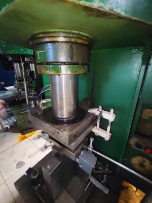 Пресс гидравлический одностоечный п6324б