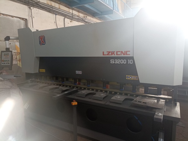 Гидравлические гильотинные ножницы QC 11К 10х3200