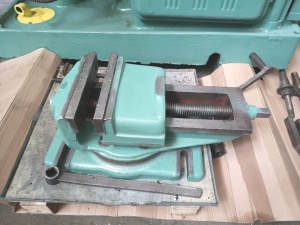 СТАНОК универсально-фрезерный 6М82Ш из НИИ с ОСНАСТКОЙ