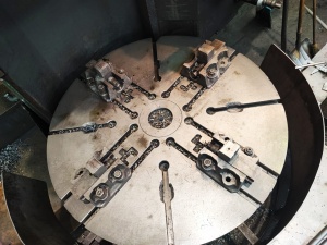 Токарно-карусельный станок 1516