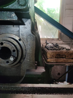 Широкоуниверсальный фрезерный станок 6М82Ш