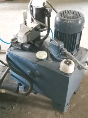 ЗАТОЧНОЙ Станок 3Е642Е (1999г) из НИИ с ОСНАСТКОЙ