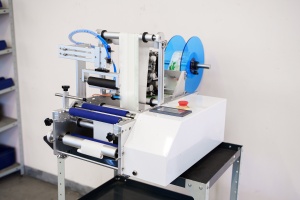 Этикетировщик для цилиндрической тары AS-C12