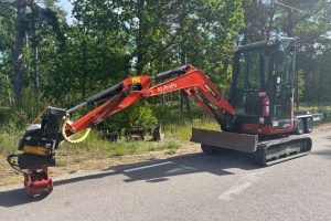 Экскаватор Kubota U27-4 с прицепом для машины