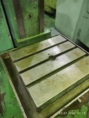 Вертикальный сверлильный станок 2н135