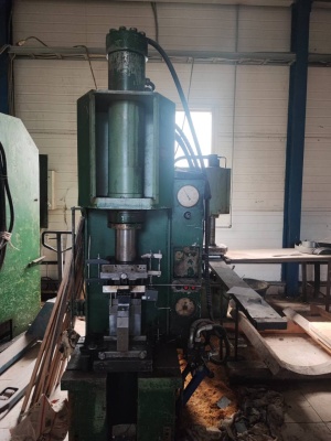 Пресс гидравлический одностоечный п6324б