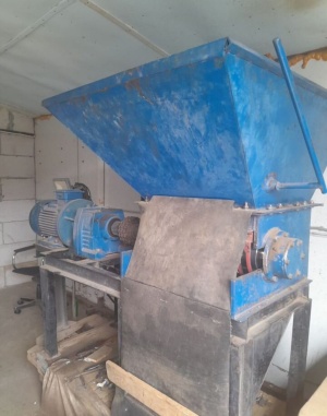 Одновальный измельчитель пластика