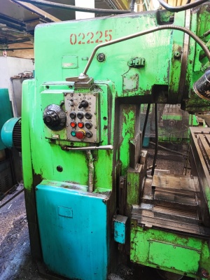 Вертикально-фрезерный станок 6Т12